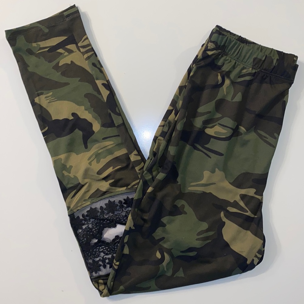 Lace Cut Out Leggings. Camo. Size Medium.